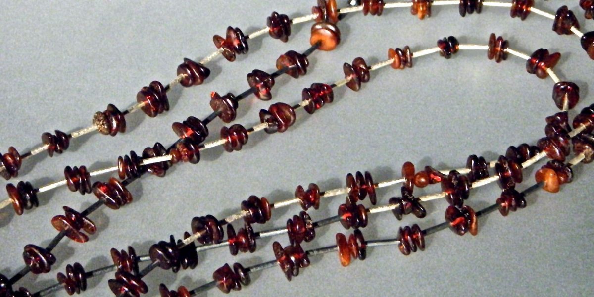 693 - 100 Amber Necklace With Matt Silver