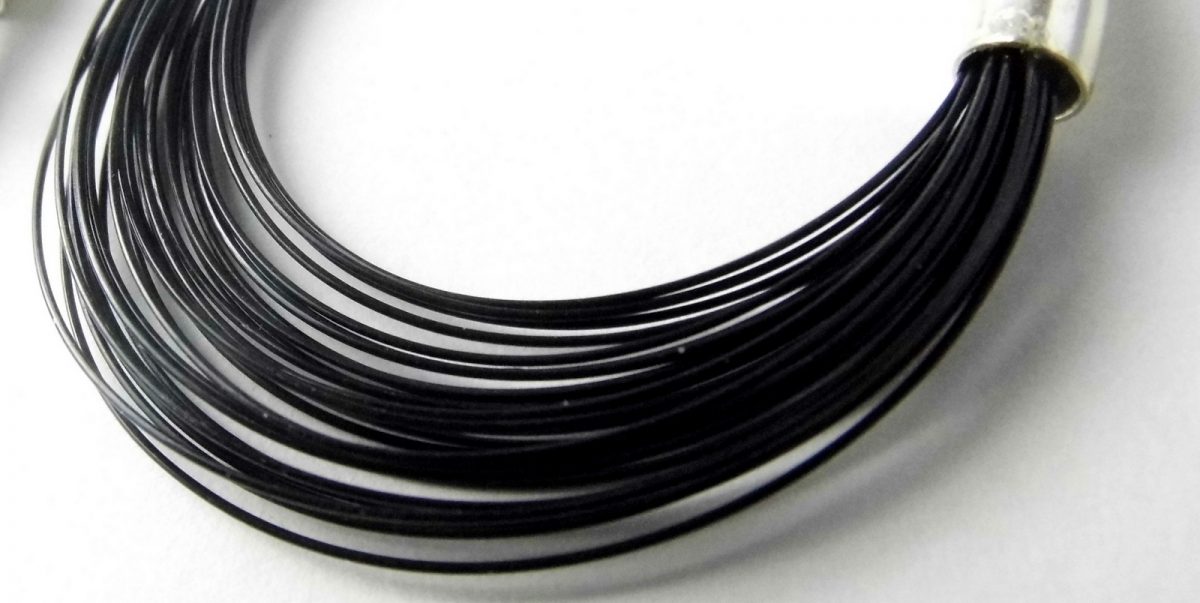 862 Sleek Wire Earrings Black