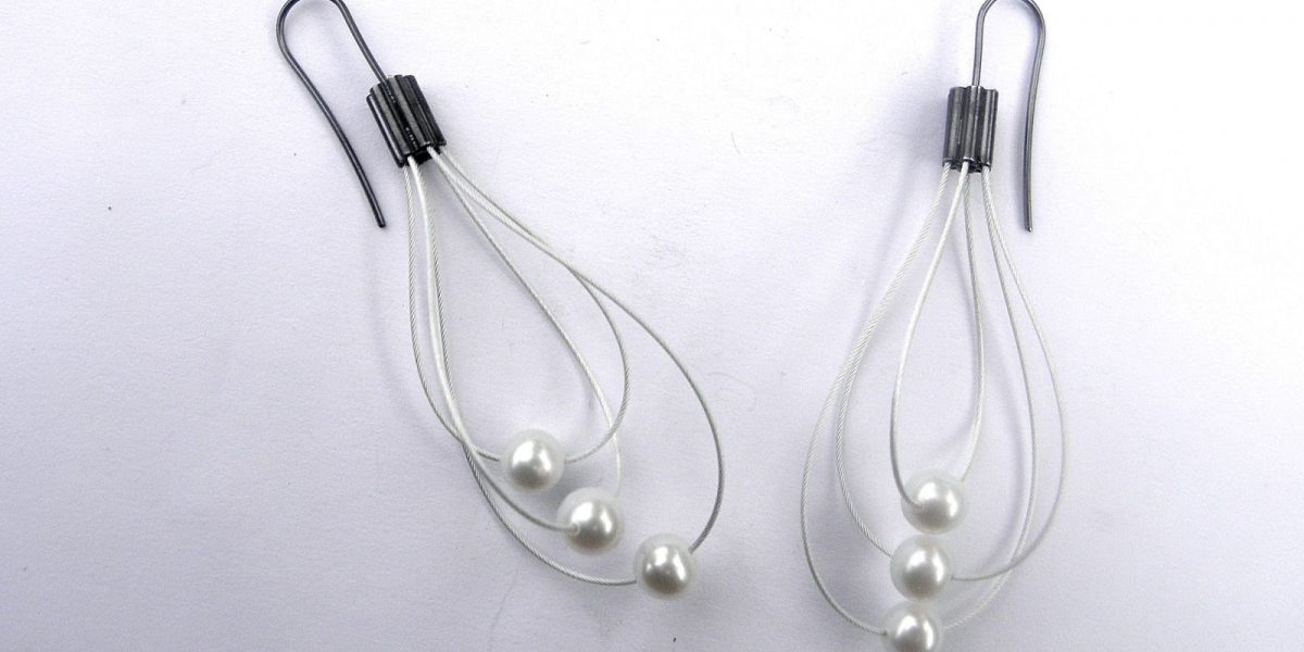 869 - Whisk Away Pearl Earrings