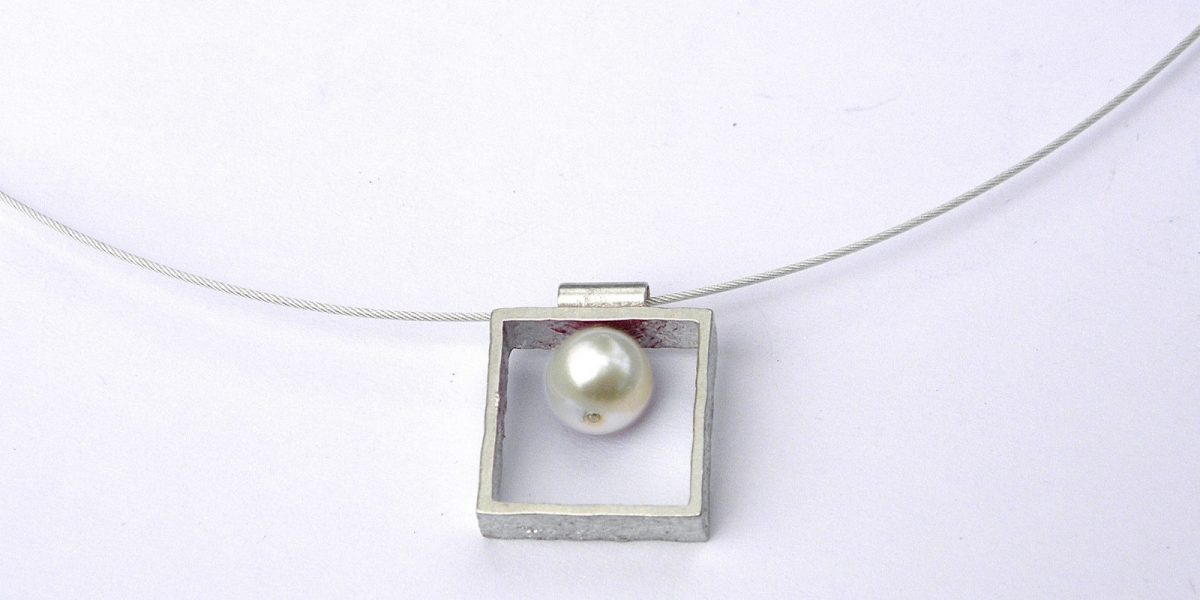 935 pearl in square necklace